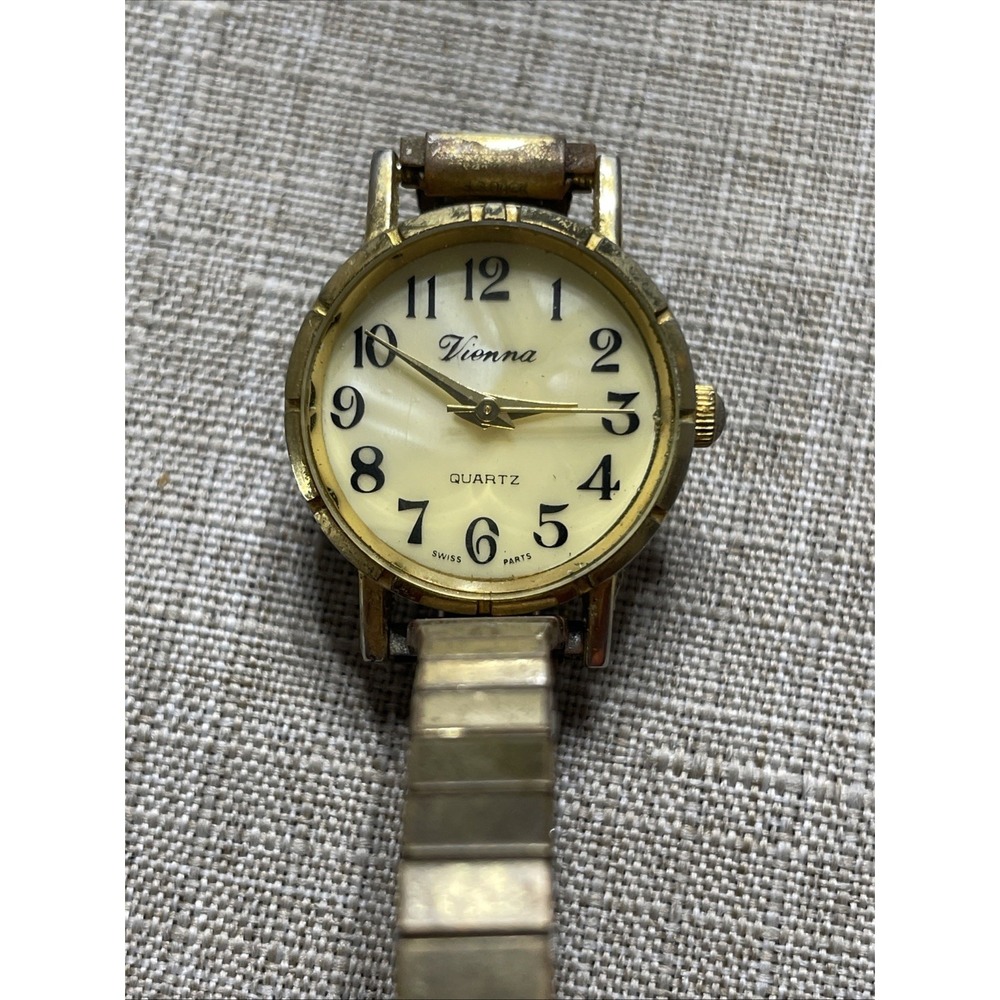 Vintage Vienna Quartz Ladies Watch Swiss Parts Gold Tone Made in Hong Kong